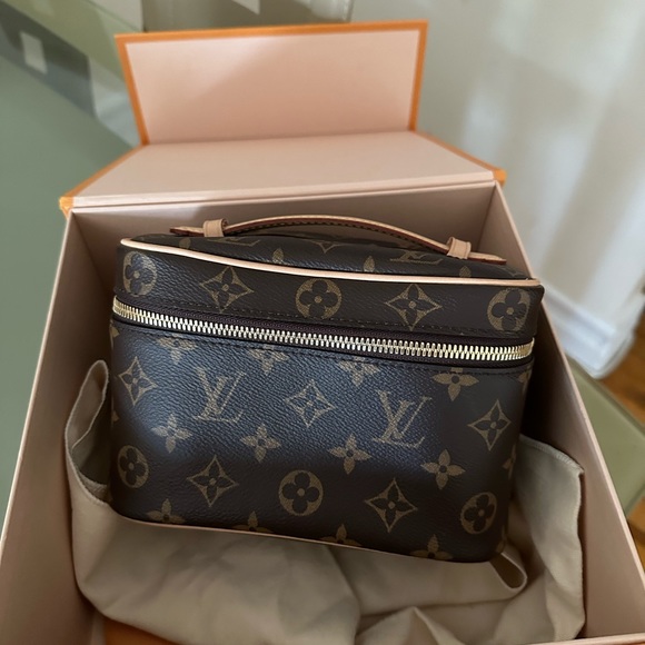 Louis Vuitton nice mini toiletry bag - Picture 2 of 13
